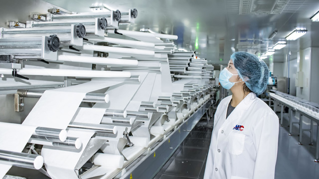 1652253878548257.jpg Shanghai-factory-resumes-production2.jpg